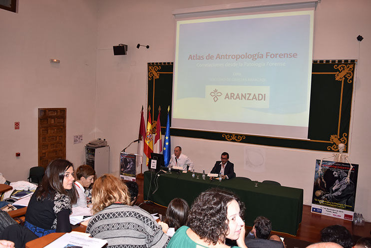 Conferencia inaugural de las Jornadas, celebrada en el aula magna de la Facultad de Ciencias Jurídicas y Sociales.
