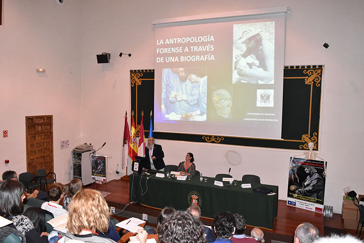 Conferencia inaugural de las Jornadas, celebrada en el aula magna de la Facultad de Ciencias Jurídicas y Sociales.