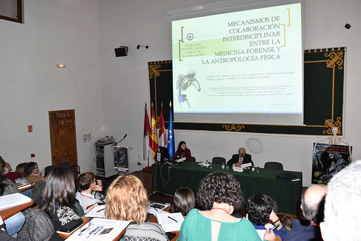 Conferencia inaugural de las Jornadas, celebrada en el aula magna de la Facultad de Ciencias Jurídicas y Sociales.