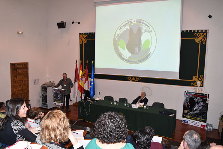 Conferencia inaugural de las Jornadas, celebrada en el aula magna de la Facultad de Ciencias Jurídicas y Sociales.