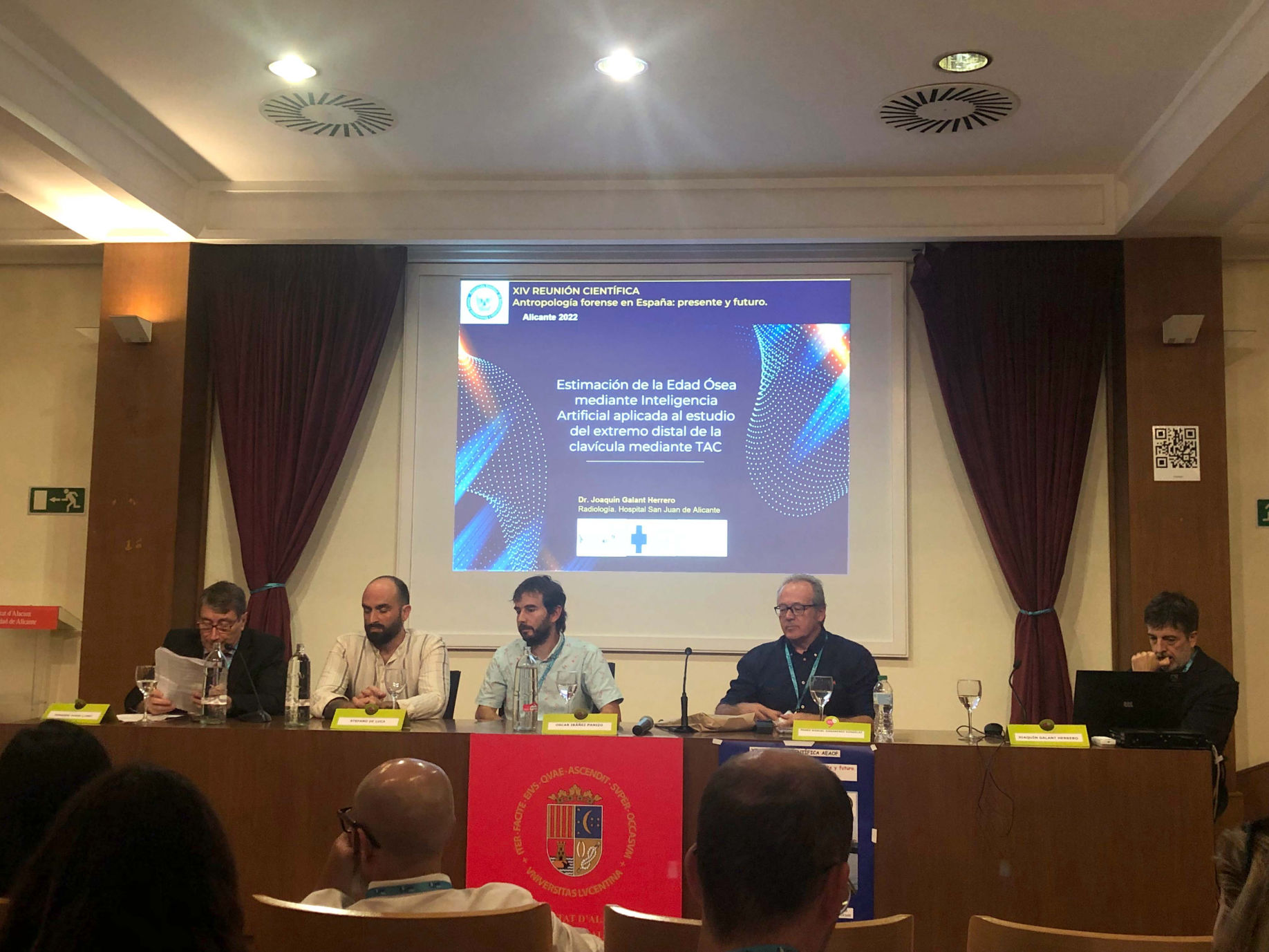 Mesa redonda: Determinación de la edad en menores migrantes sin referentes familiares: presente y futuro