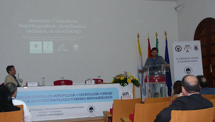 El potencial de la espectroscopía vibracional en restos humanos quemados.