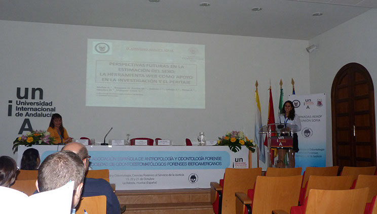 El potencial de la espectroscopía vibracional en restos humanos quemados.